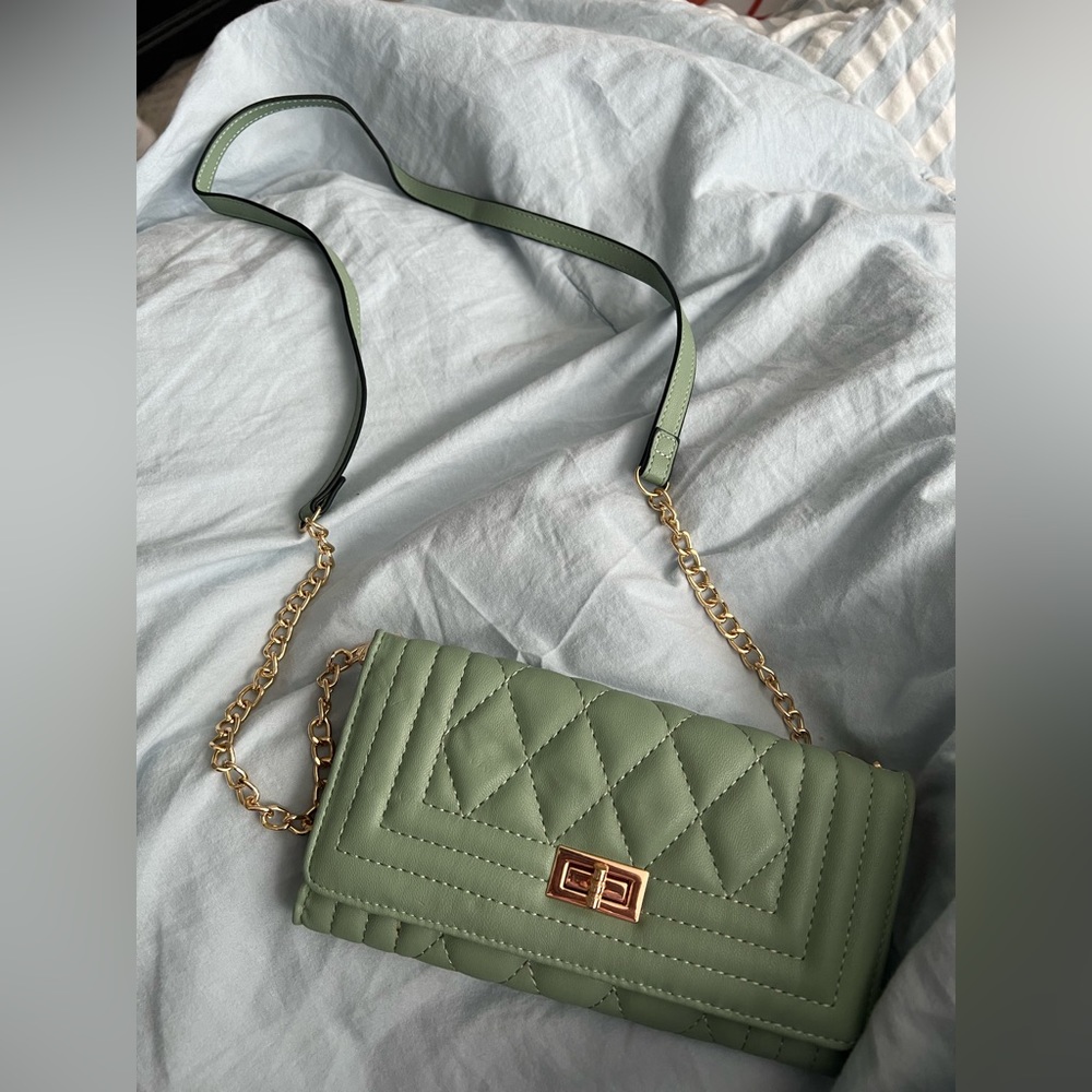 Chained wallet